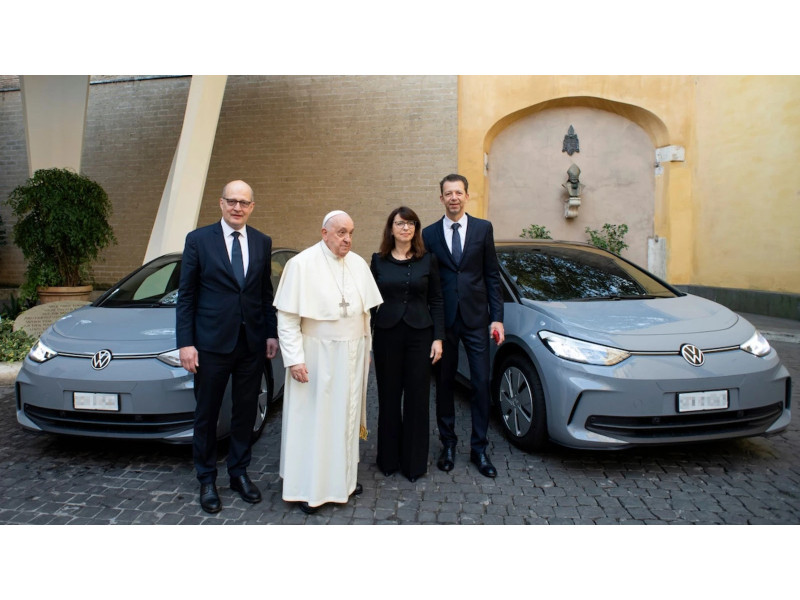 El Papa se moverá en auto eléctrico desde el próximo año
